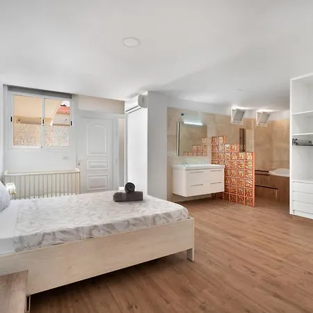 Апартаменти Holidays