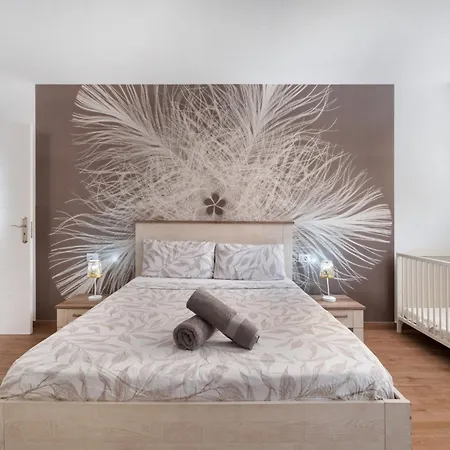 Holidays Апартаменти *